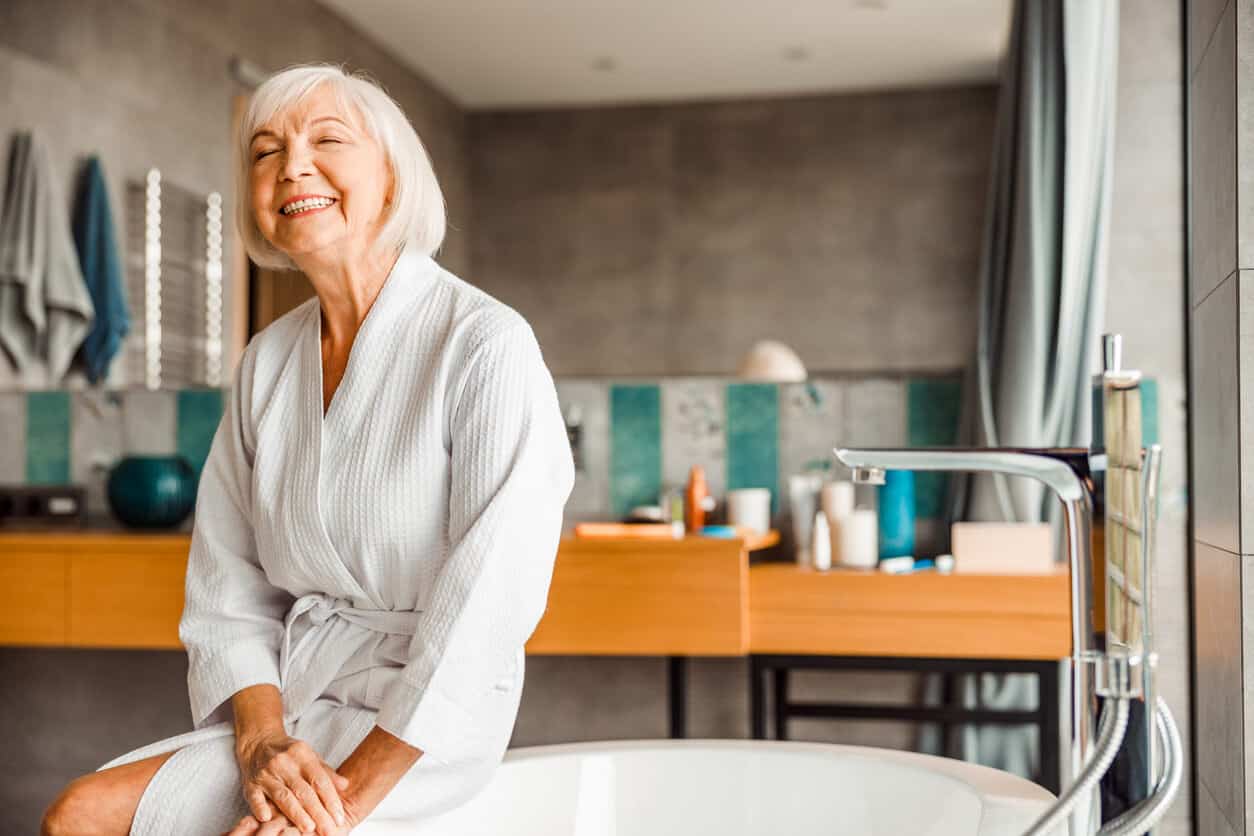 senior accessible bathtub